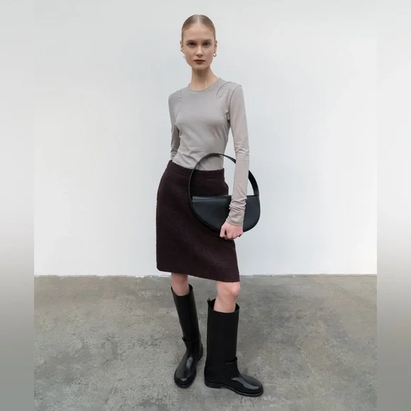 Low Classic | Leather asymmetrical Flow Bag - Picture 3 of 8